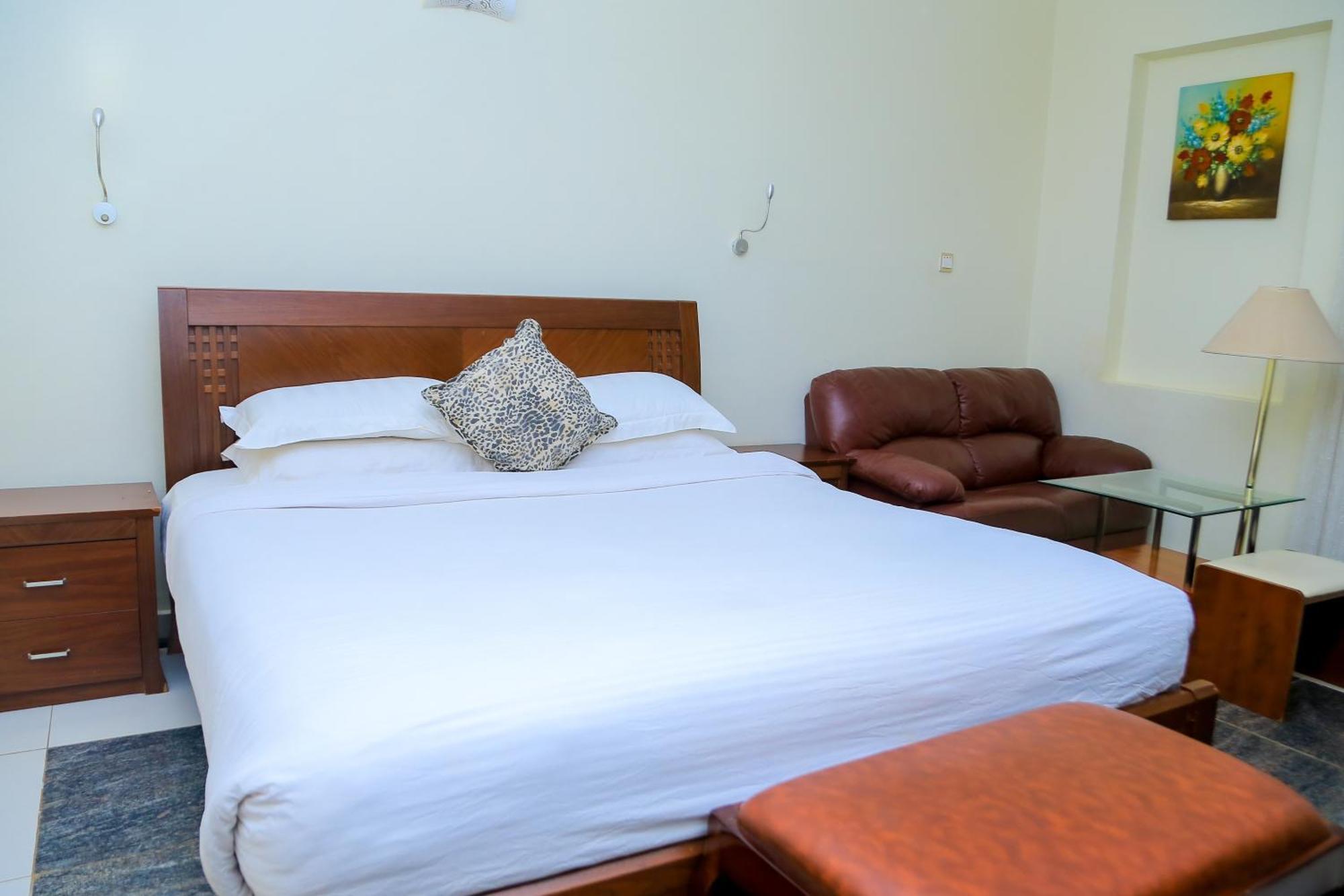 Shangri-La Hotel Muyenga Bugolobi Экстерьер фото