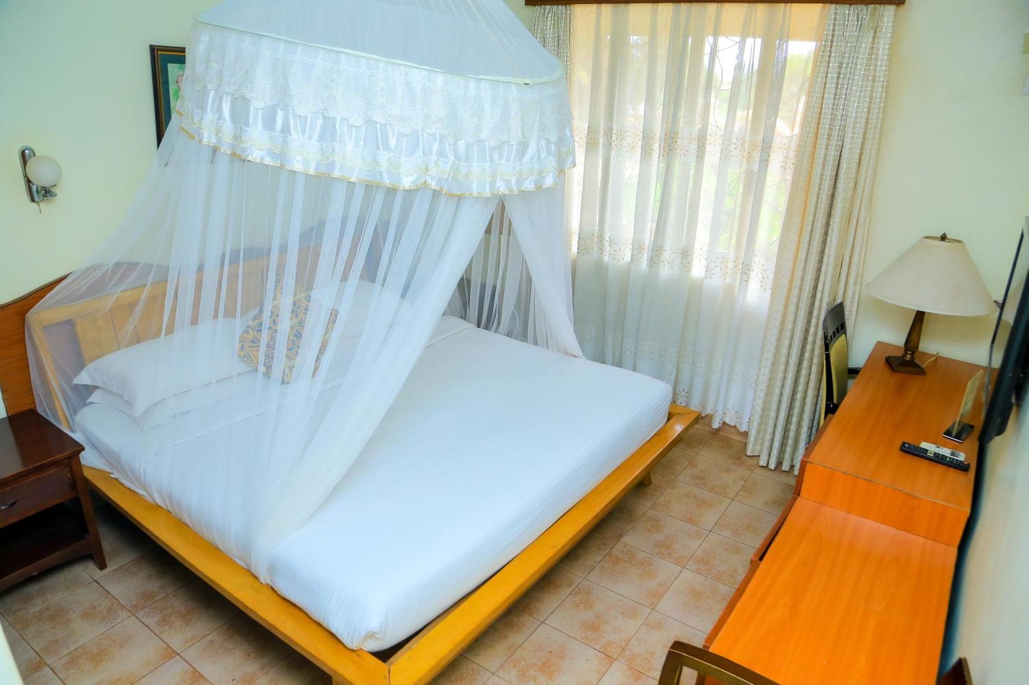Shangri-La Hotel Muyenga Bugolobi Экстерьер фото