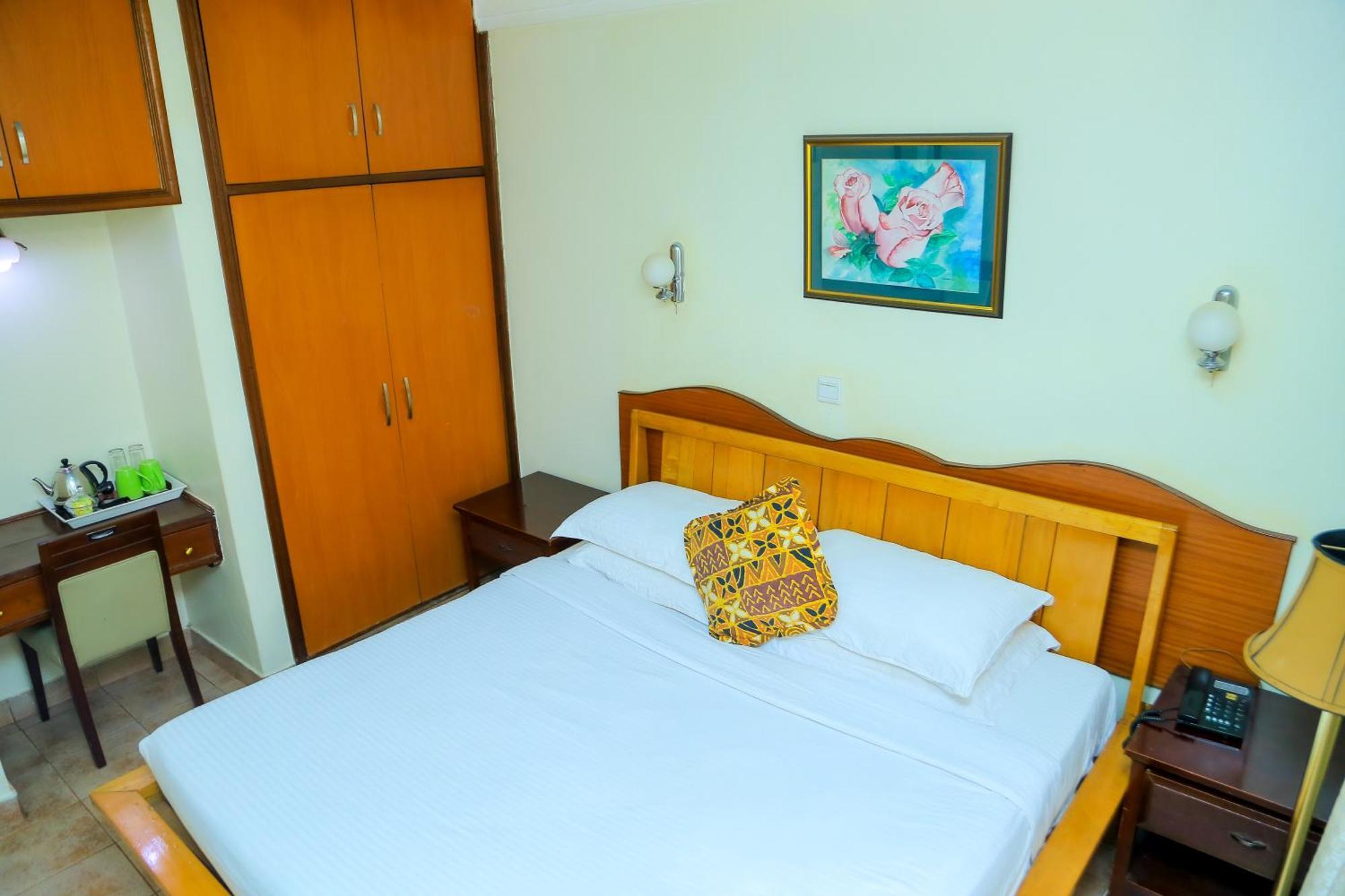 Shangri-La Hotel Muyenga Bugolobi Экстерьер фото