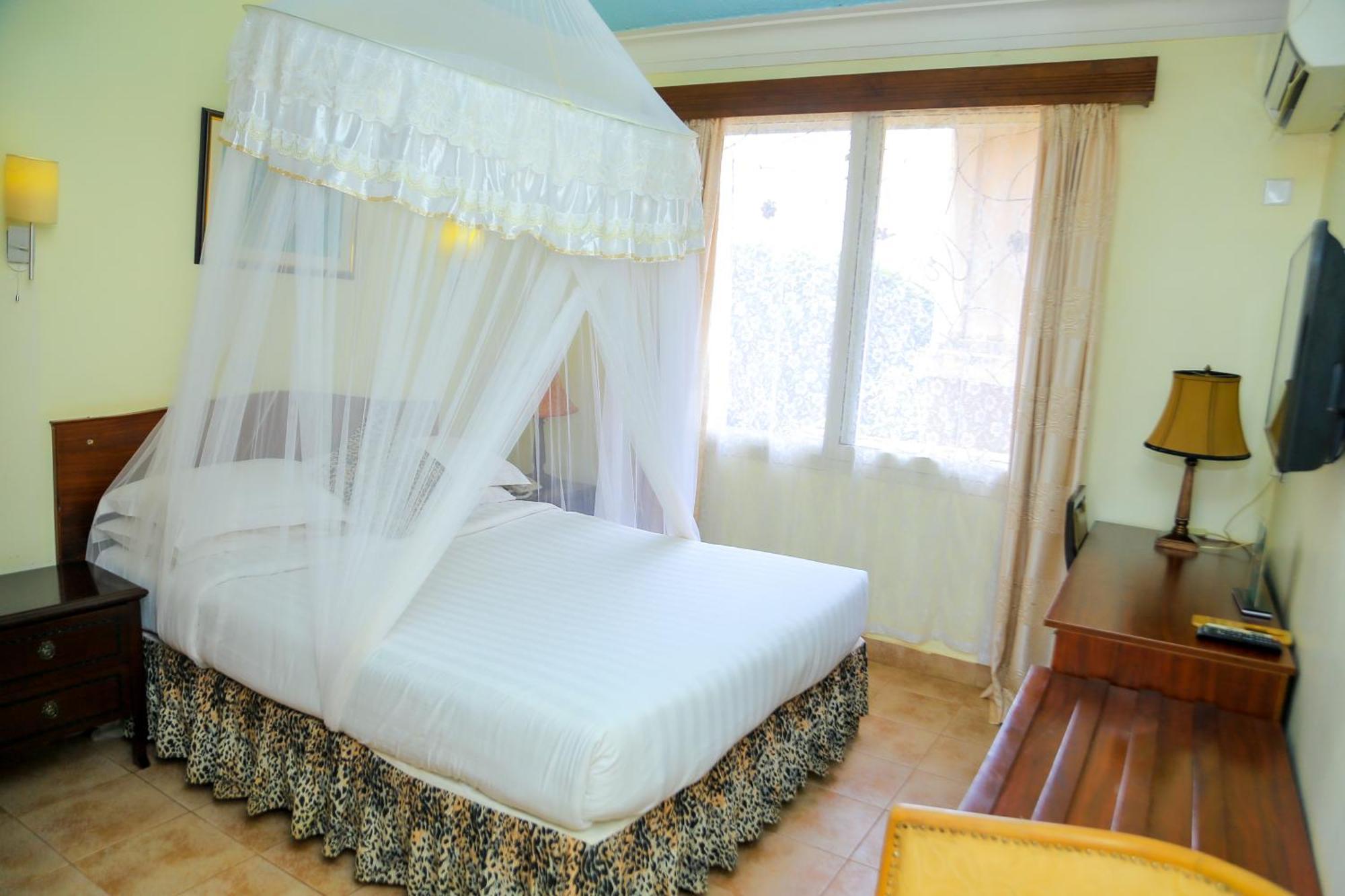 Shangri-La Hotel Muyenga Bugolobi Экстерьер фото