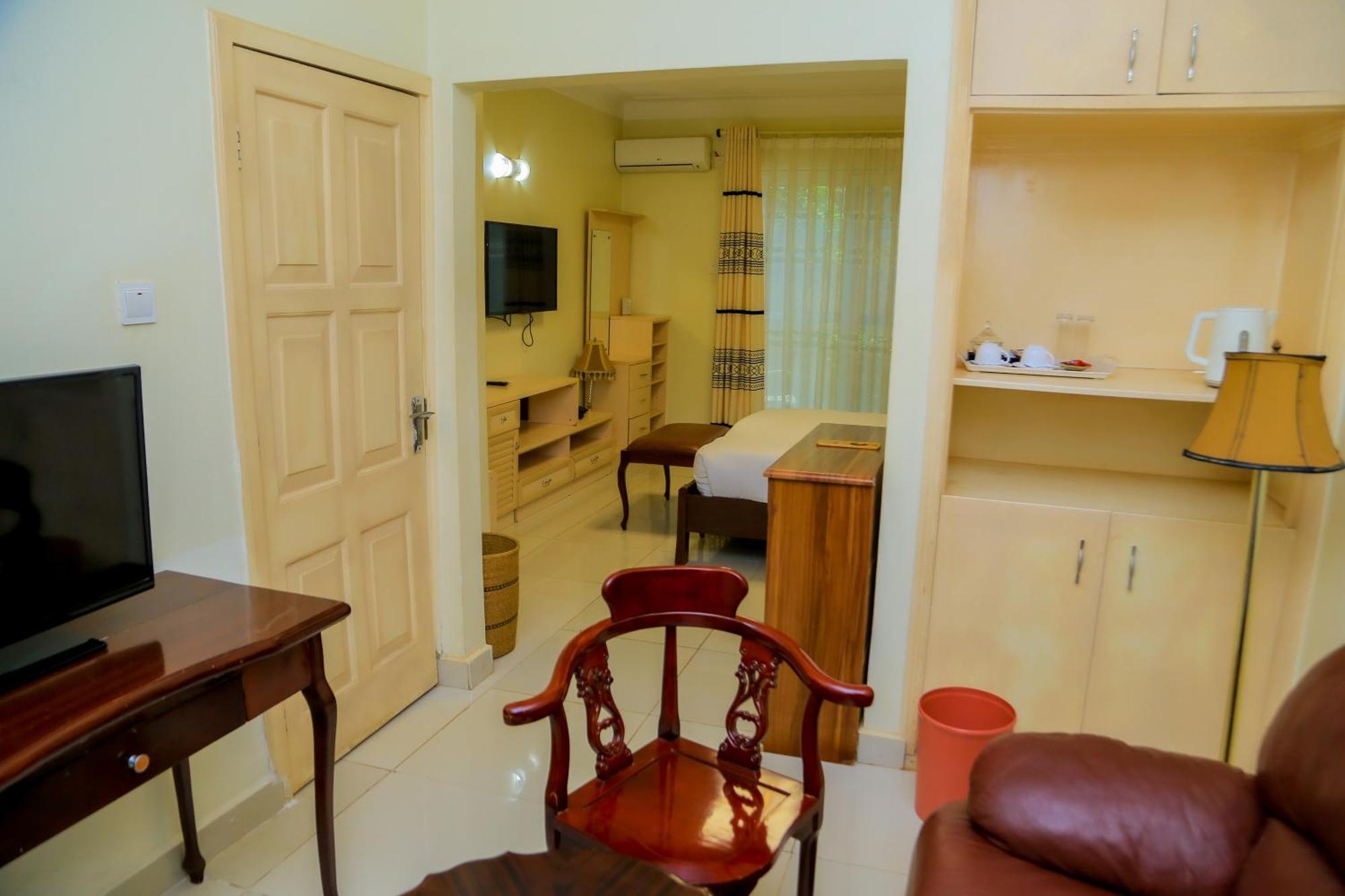 Shangri-La Hotel Muyenga Bugolobi Экстерьер фото