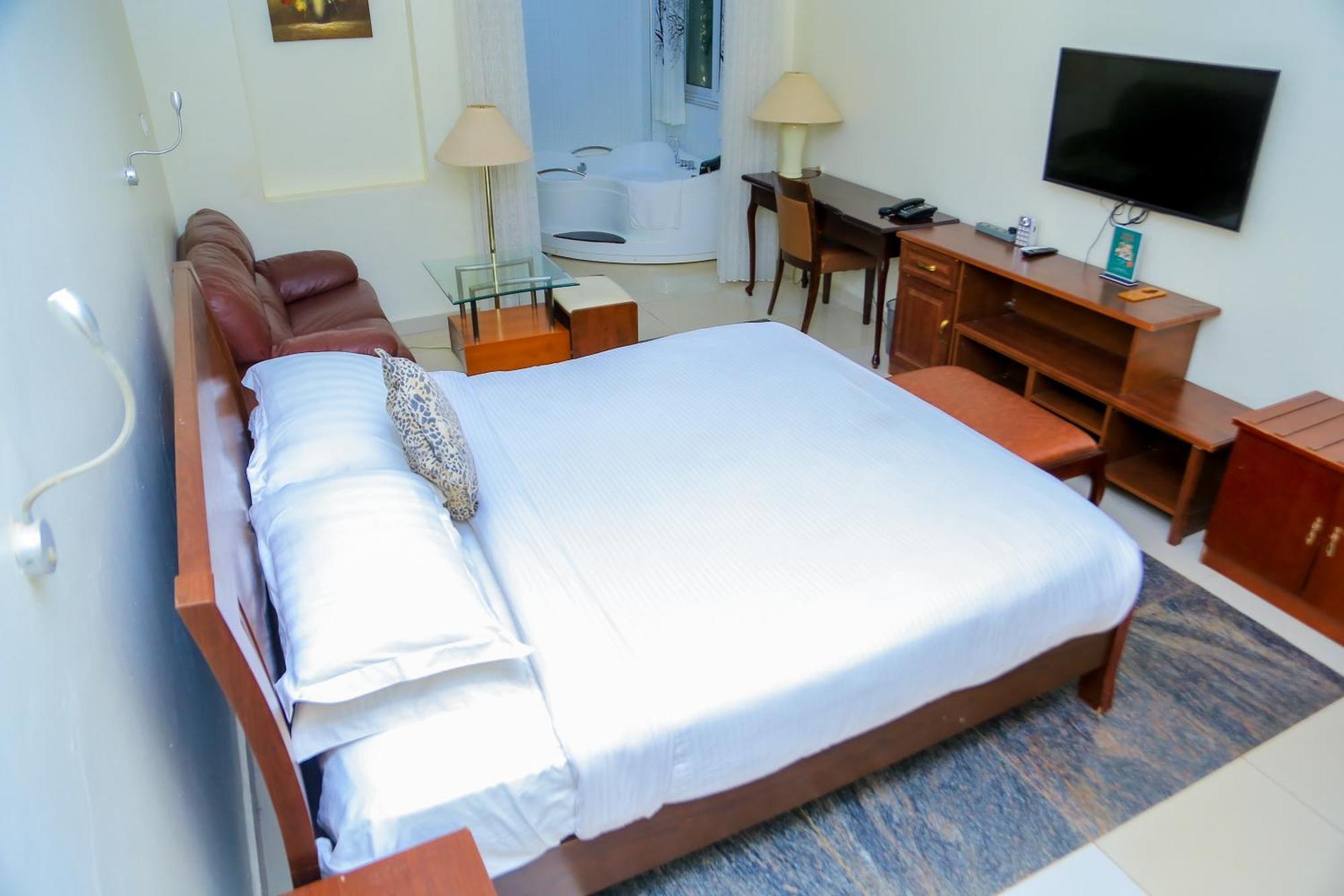 Shangri-La Hotel Muyenga Bugolobi Экстерьер фото