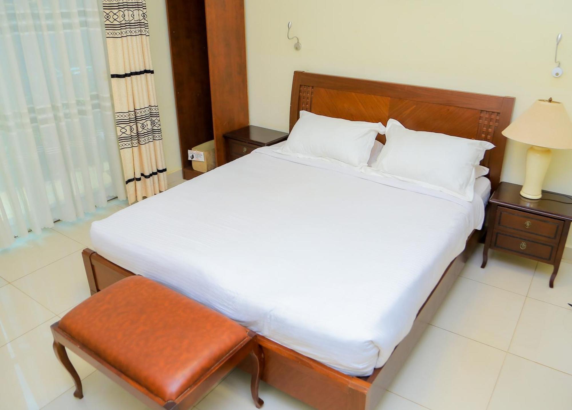 Shangri-La Hotel Muyenga Bugolobi Экстерьер фото