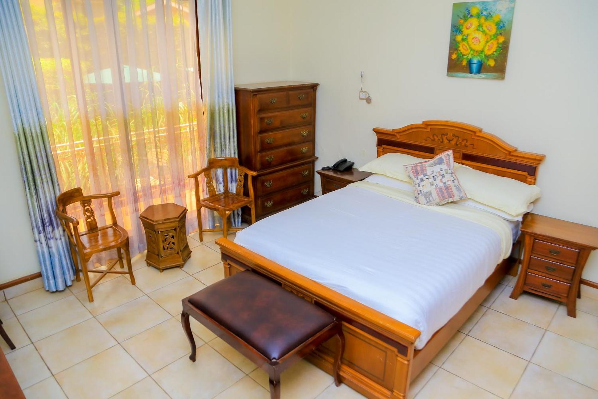 Shangri-La Hotel Muyenga Bugolobi Экстерьер фото