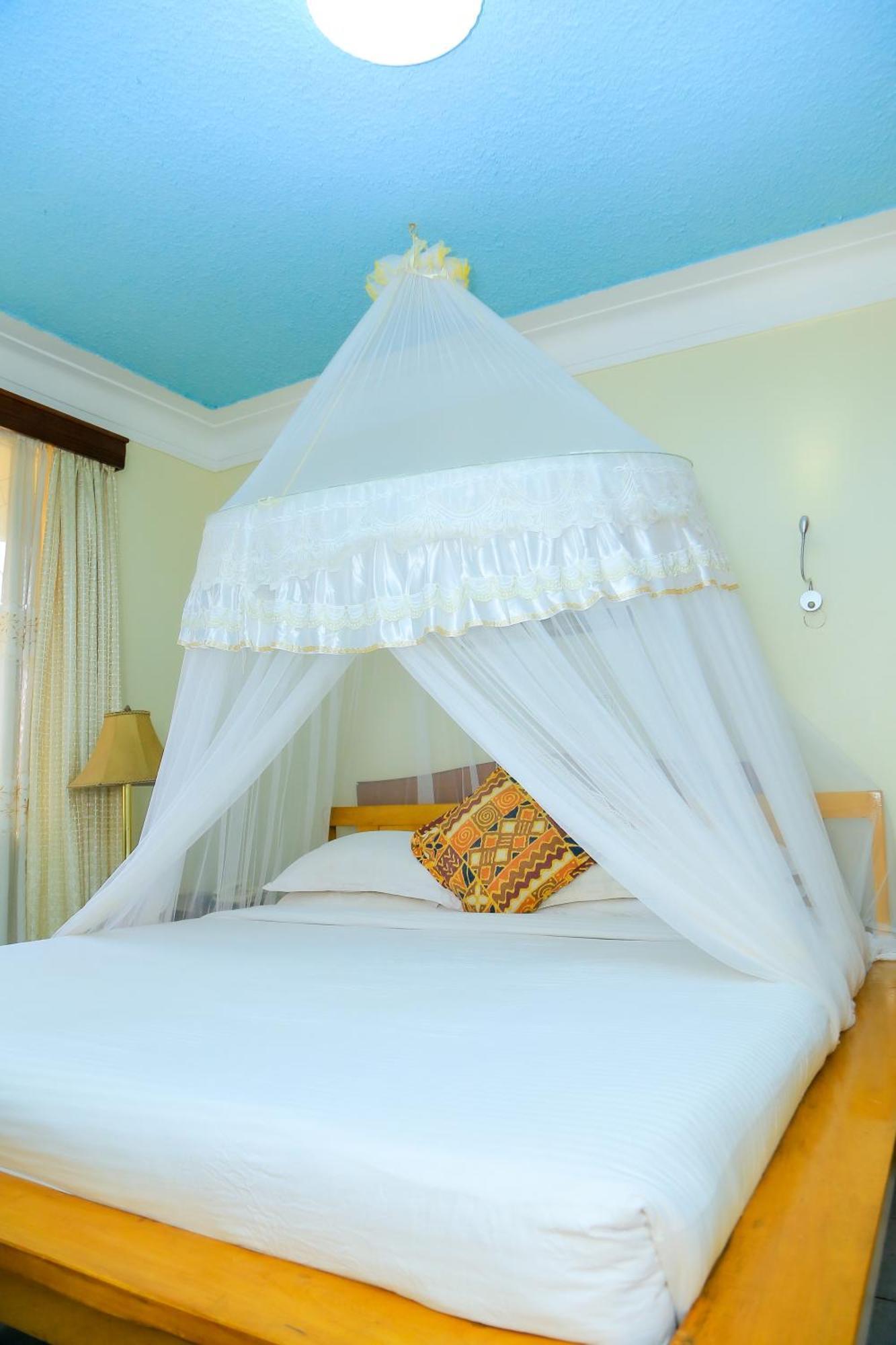Shangri-La Hotel Muyenga Bugolobi Экстерьер фото