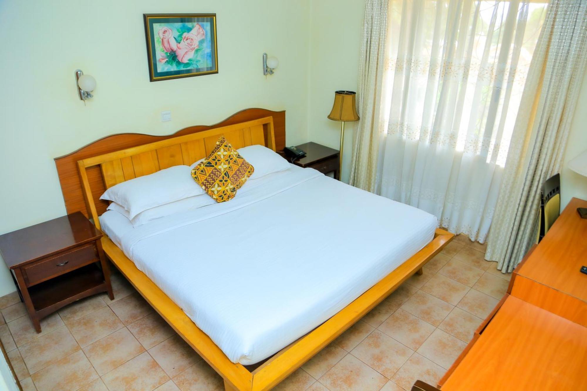 Shangri-La Hotel Muyenga Bugolobi Экстерьер фото