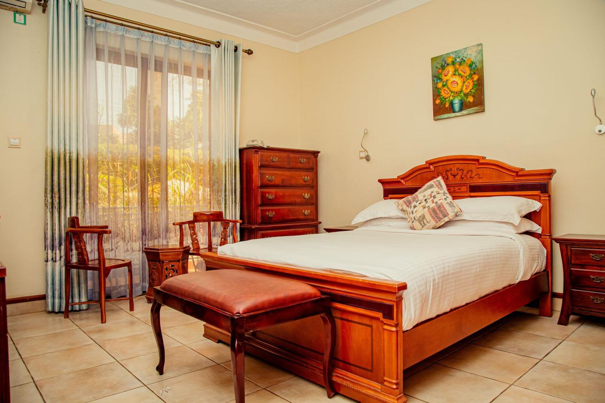 Shangri-La Hotel Muyenga Bugolobi Экстерьер фото