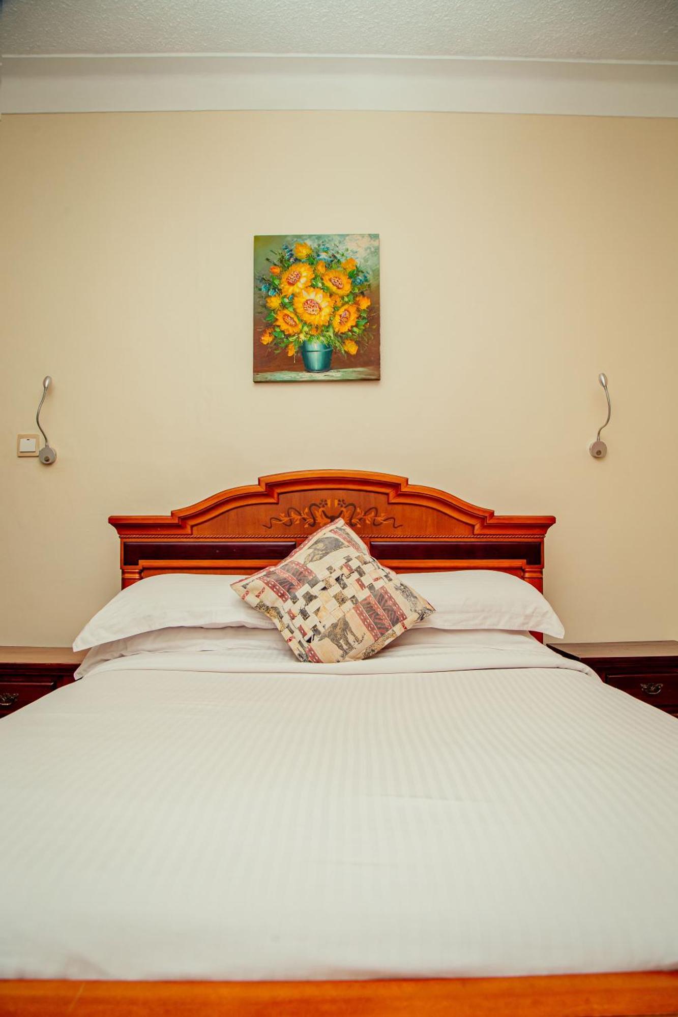 Shangri-La Hotel Muyenga Bugolobi Экстерьер фото