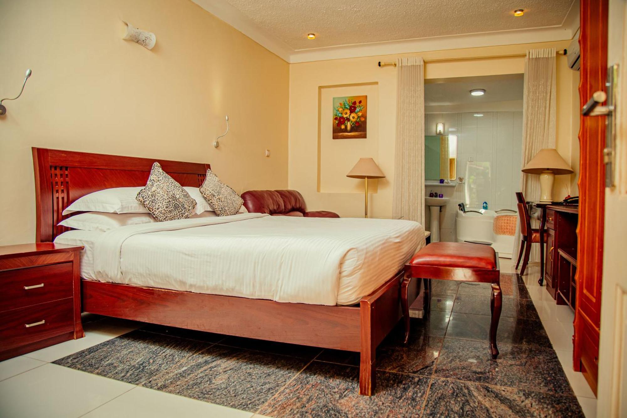 Shangri-La Hotel Muyenga Bugolobi Экстерьер фото
